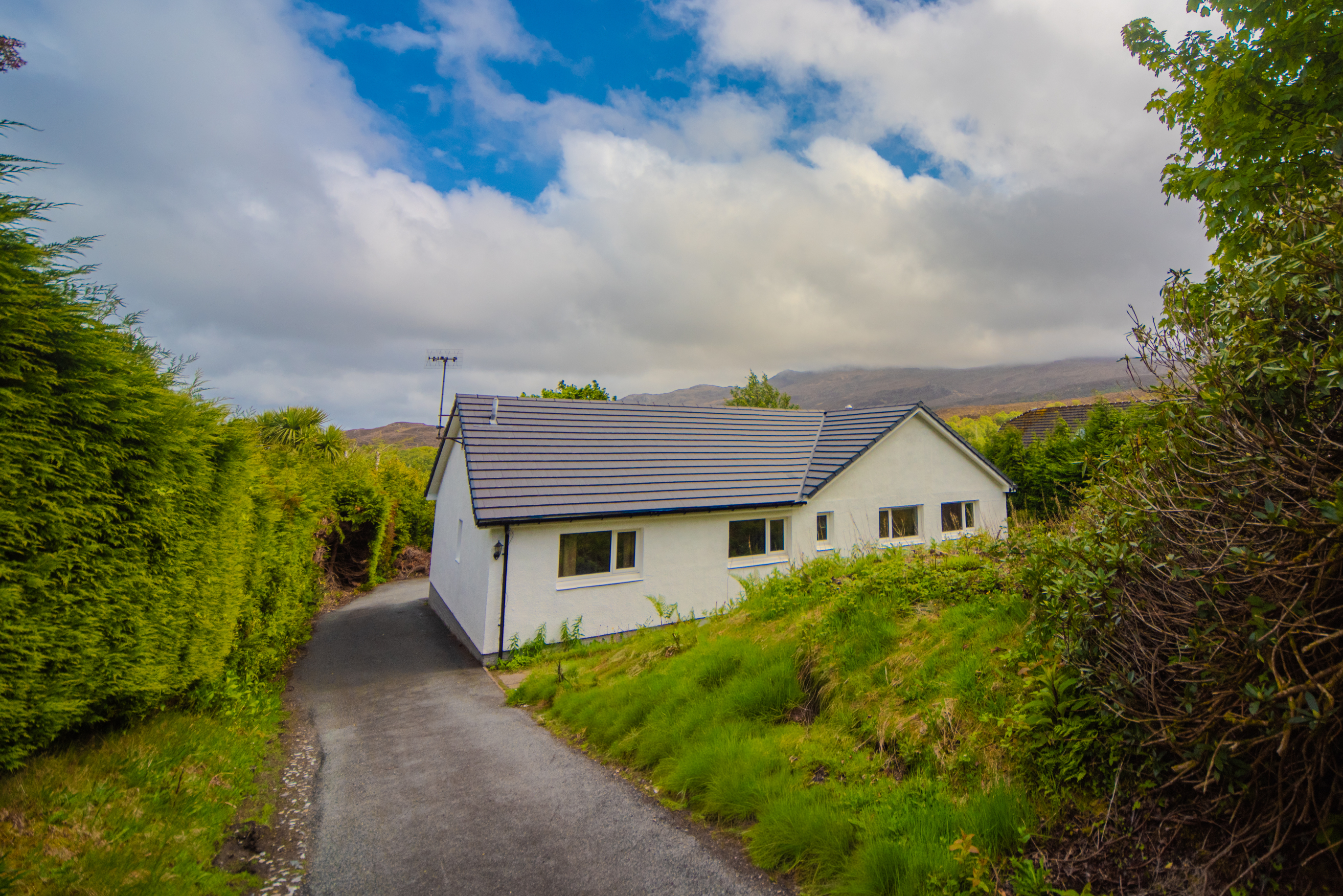 Maisy's Hideaway on the Isle of Skye, with the Skye mountains behind